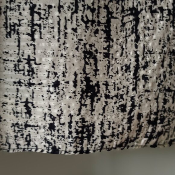 'J/J Julia Haus Anthropologie' Size S 100%Silk Top Abstract Black/Off White - Picture 12 of 13